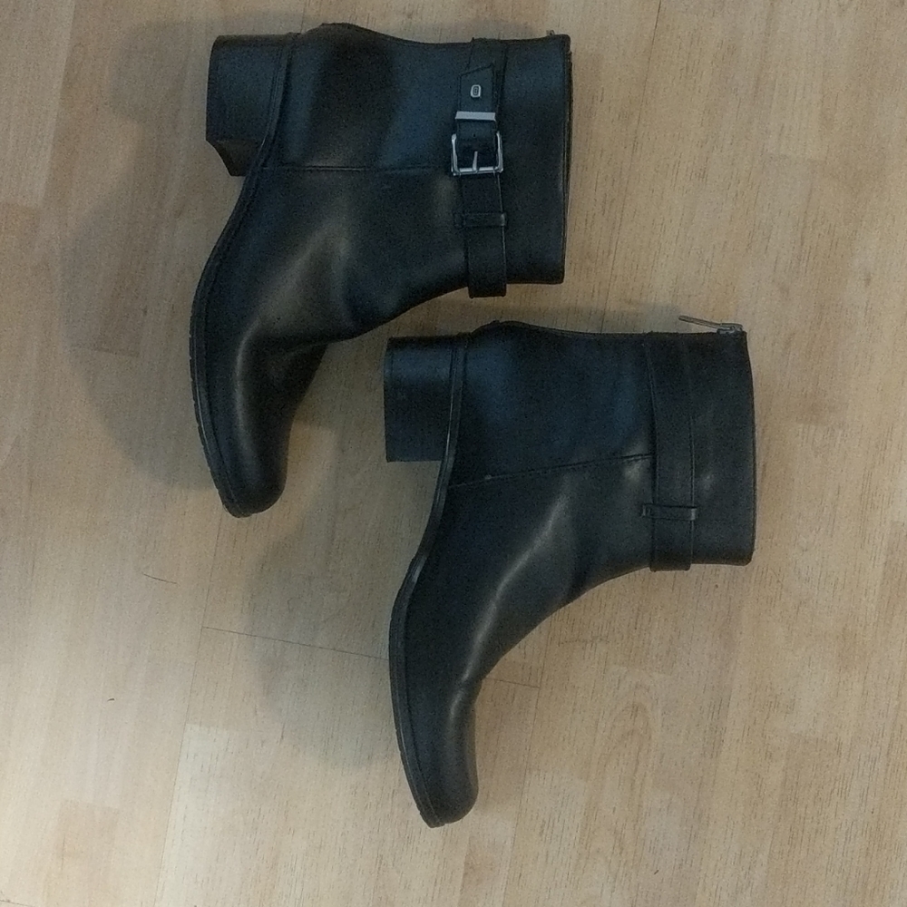 Ankle boots in black 8 1/2 Bandolini